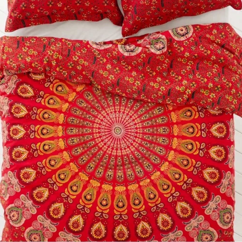 Urban Outfitters Medallion Duvet Cover (Queen)